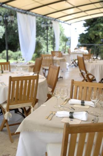 Hotel Restaurant Le Clos De Pradines Saint-Quentin-la-Poterie Exterior photo